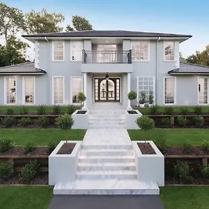 Enchanting Country Manor In Maleny